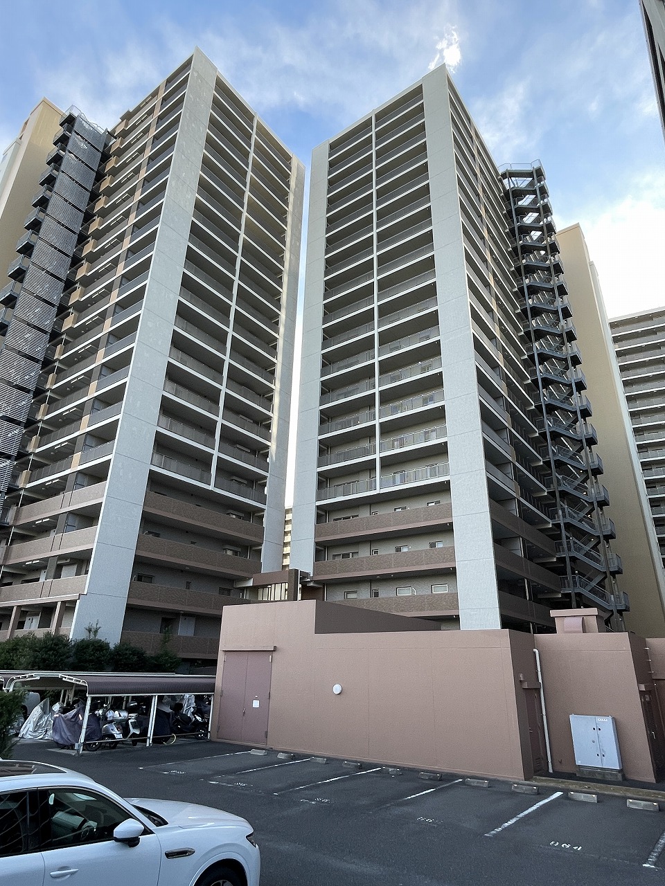 東京フロントコートB棟の外観